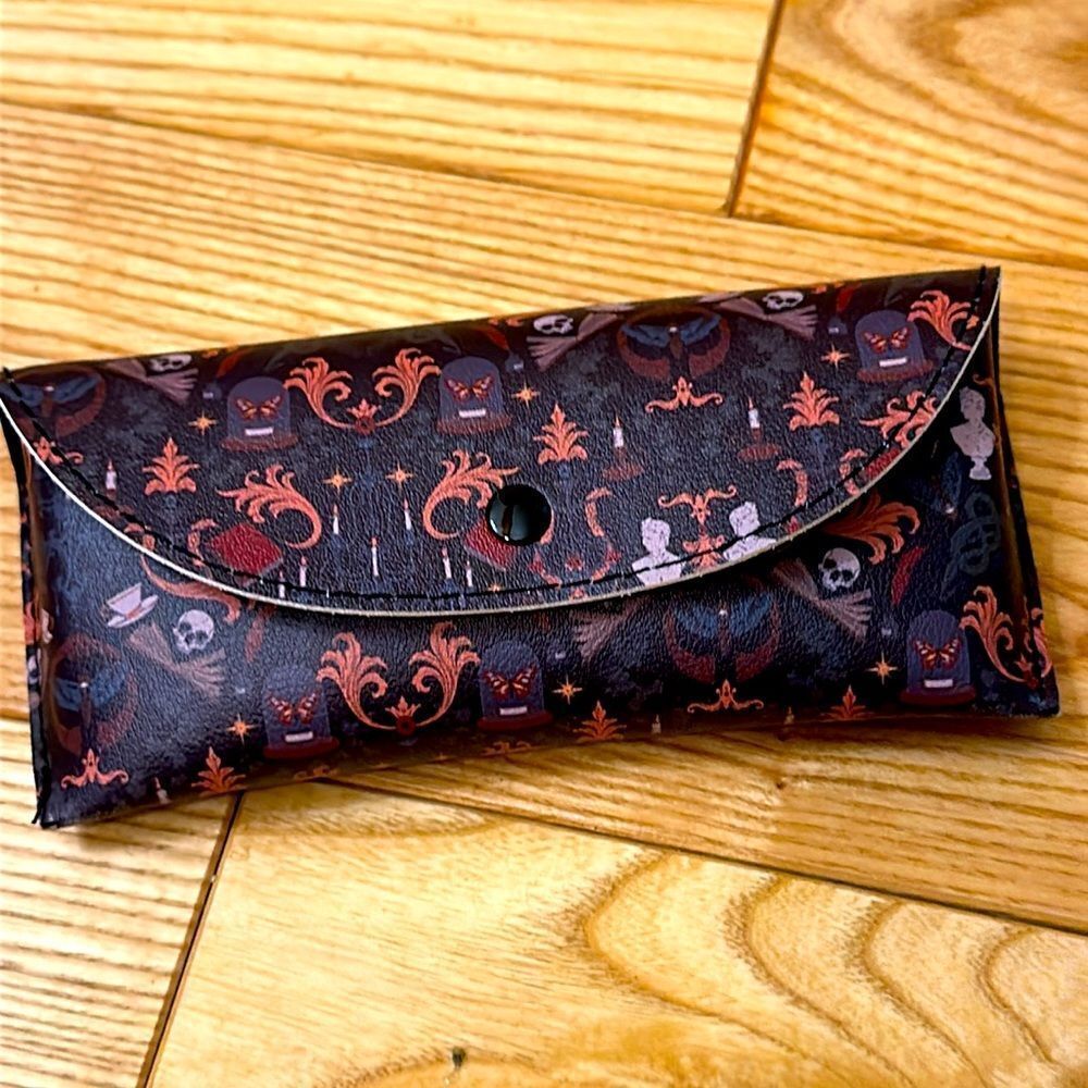Fairyloot “Temptation of Magic” Glasses Case